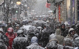 High Street shoppers during a snowfall
